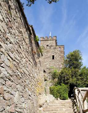 burg-rheinfels-mauer burg-rheinfels-mauer